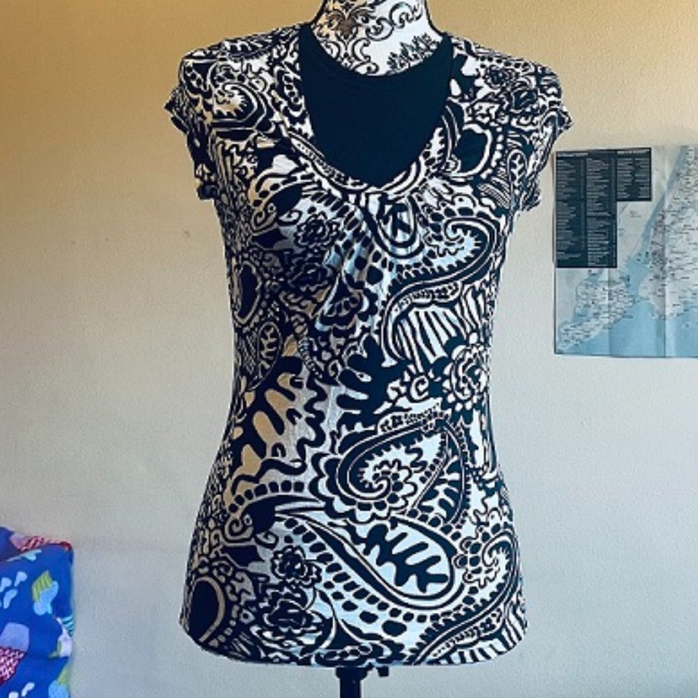 Abstract pattern black & white shirt H&M - Picture 2 of 4